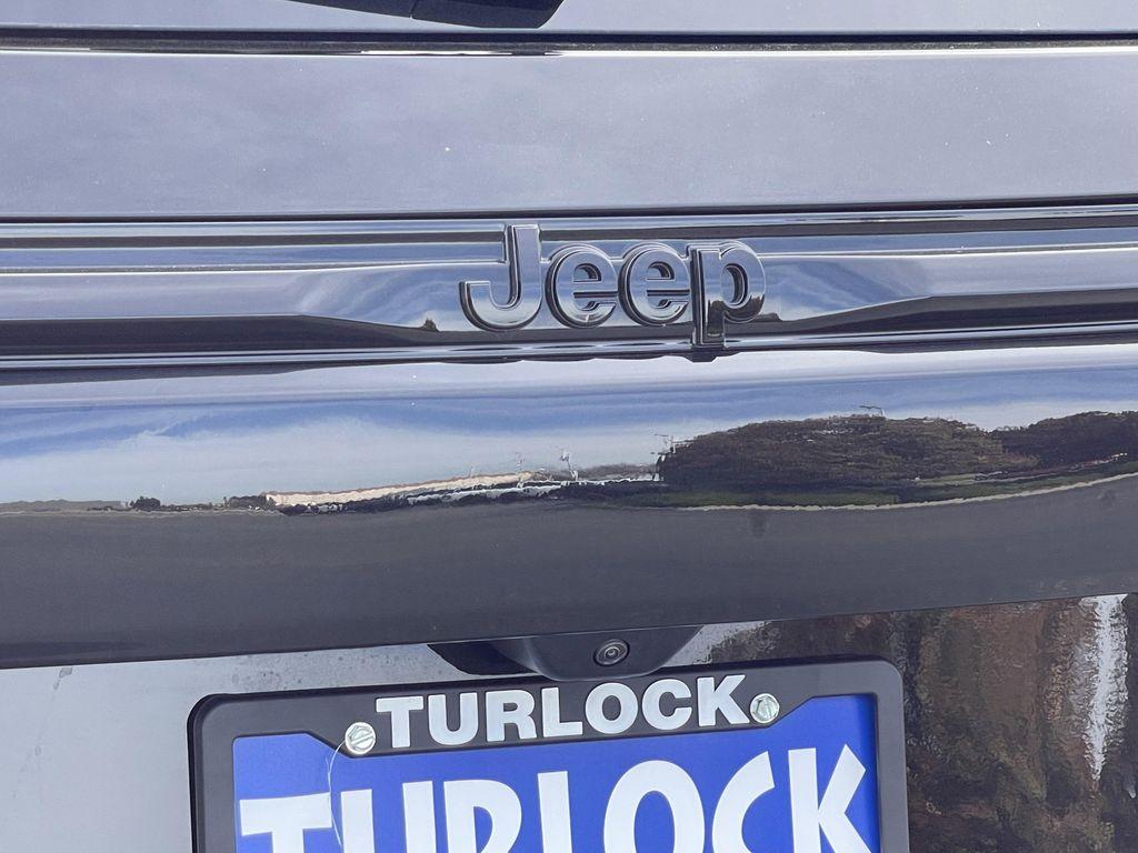 new 2026 Jeep Grand Cherokee car, priced at $45,945
