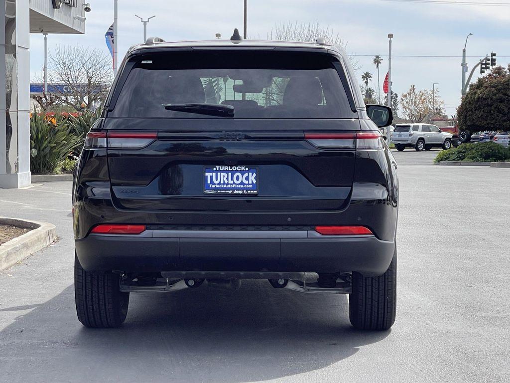 new 2026 Jeep Grand Cherokee car, priced at $45,945