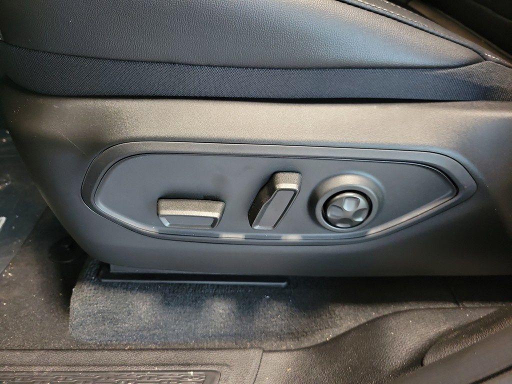 new 2025 Jeep Grand Cherokee car, priced at $39,992