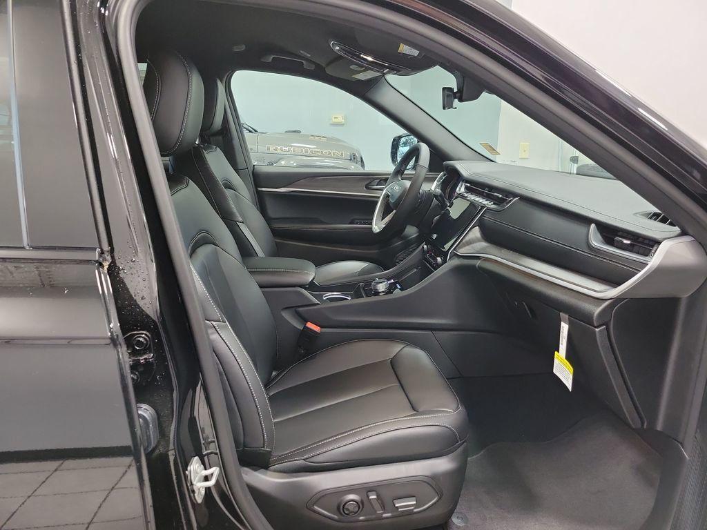 new 2025 Jeep Grand Cherokee L car, priced at $43,702