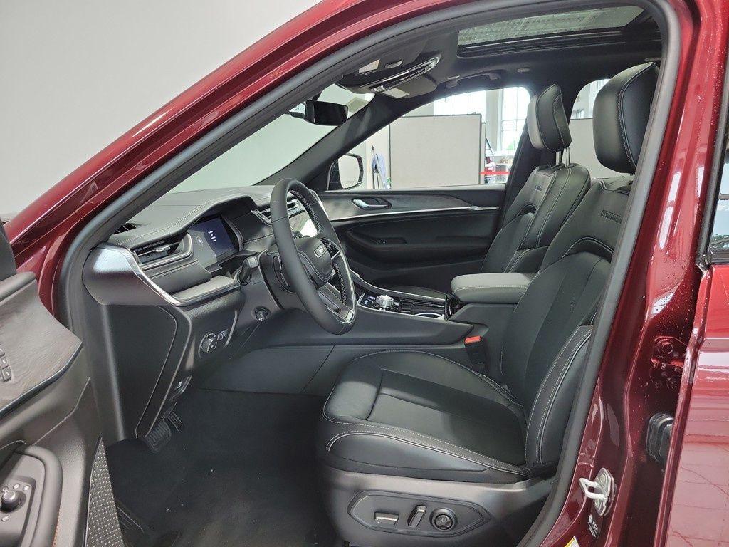new 2025 Jeep Grand Cherokee car, priced at $51,340