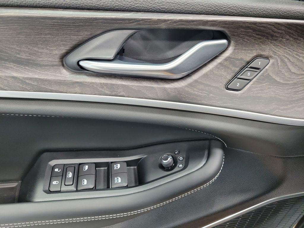 new 2026 Jeep Grand Cherokee car, priced at $49,390