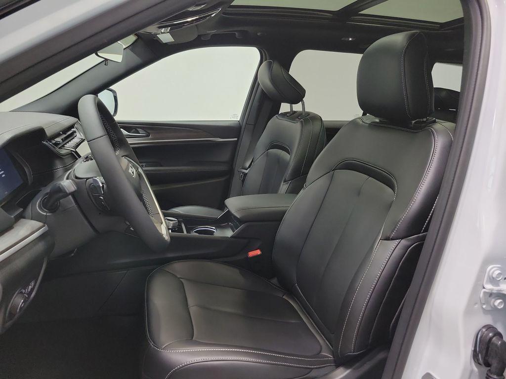 new 2025 Jeep Grand Cherokee car, priced at $48,436