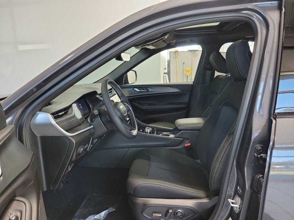 new 2026 Jeep Grand Cherokee car, priced at $40,414