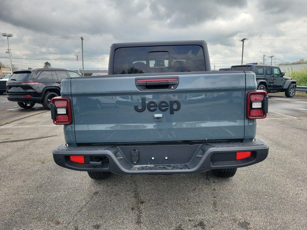 new 2025 Jeep Gladiator car, priced at $43,390
