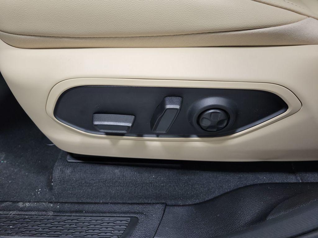 new 2025 Jeep Grand Cherokee L car, priced at $46,884