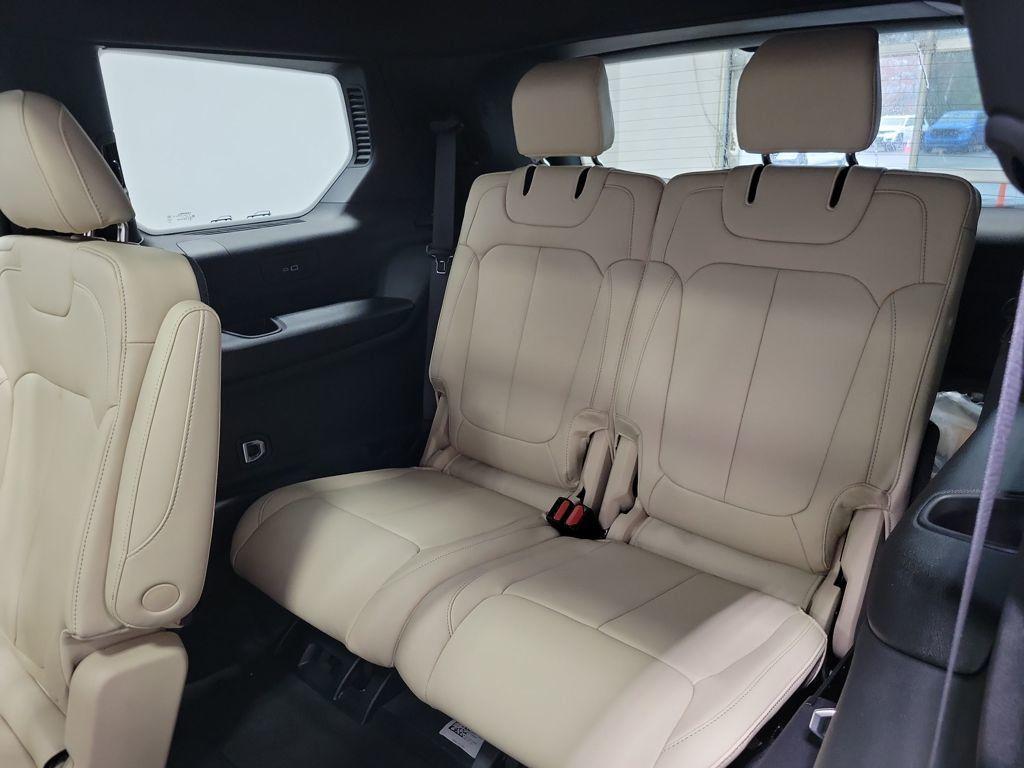 new 2025 Jeep Grand Cherokee L car, priced at $46,884