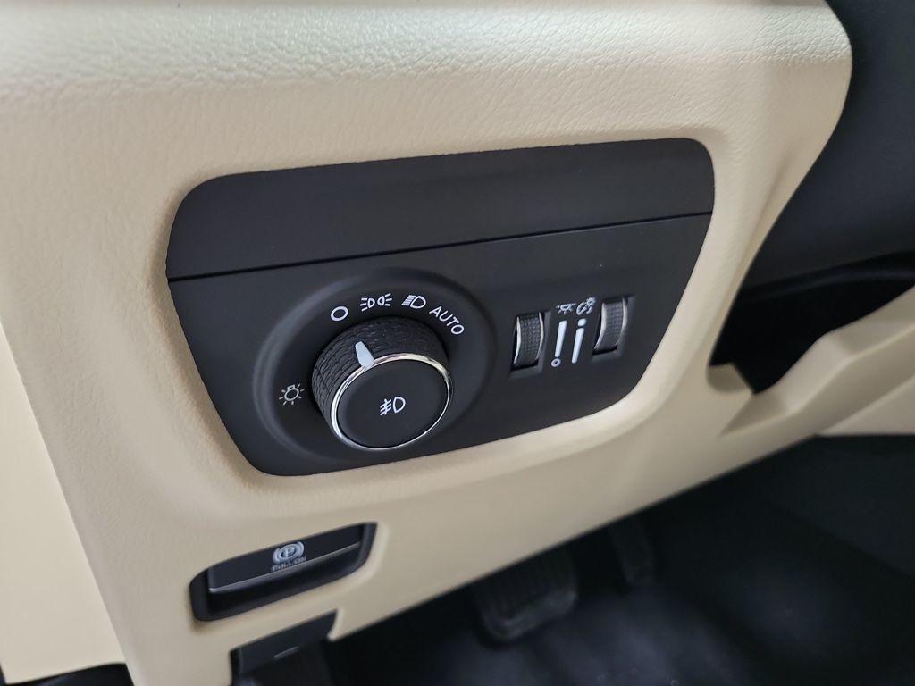 new 2025 Jeep Grand Cherokee L car, priced at $46,884