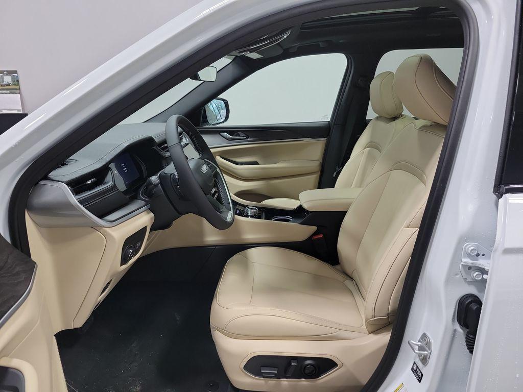 new 2025 Jeep Grand Cherokee L car, priced at $46,884