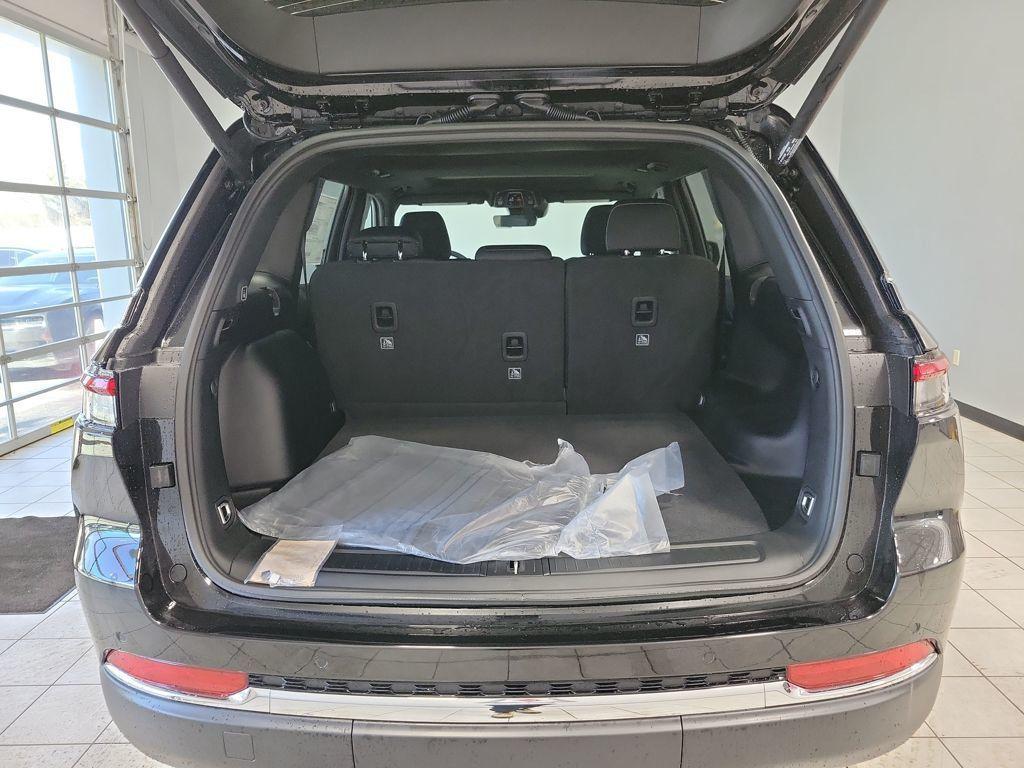 new 2026 Jeep Grand Cherokee car, priced at $43,414