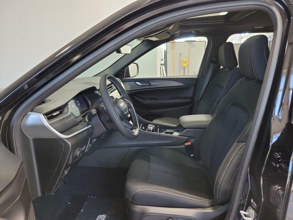 new 2026 Jeep Grand Cherokee car, priced at $43,414