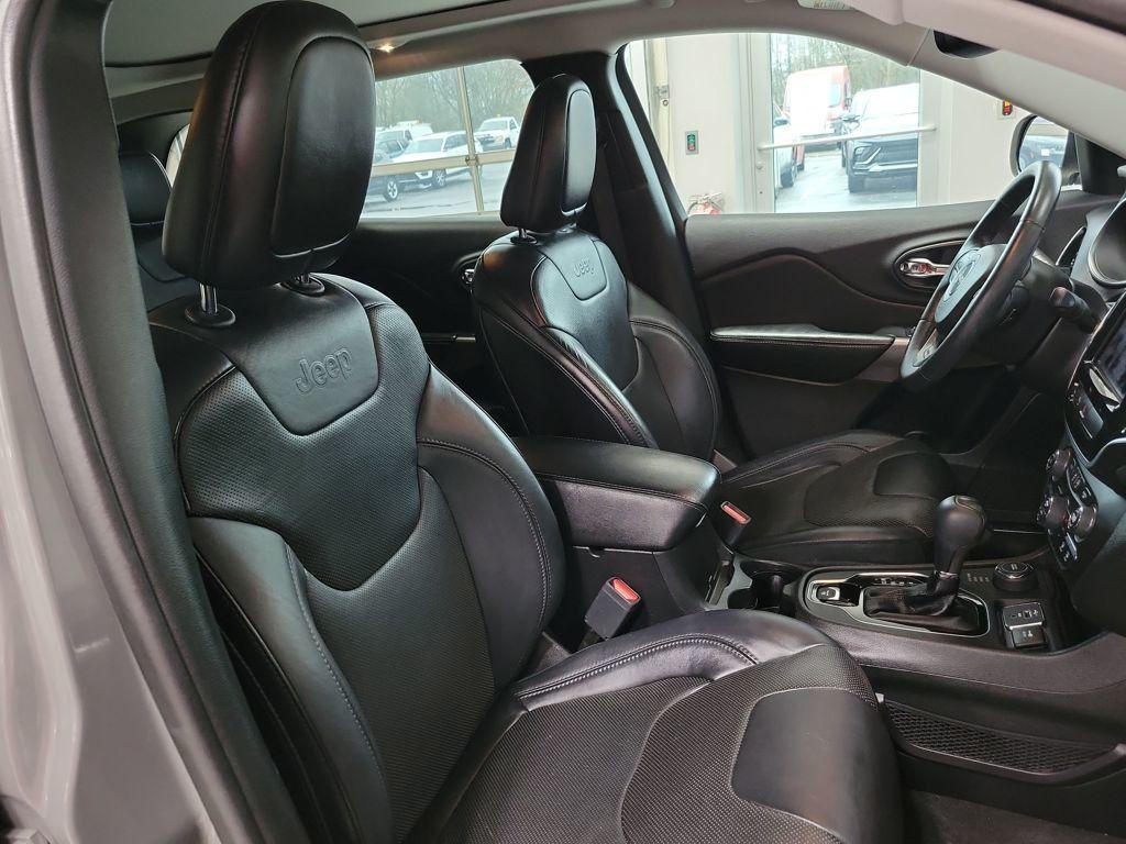 used 2019 Jeep Cherokee car, priced at $13,397