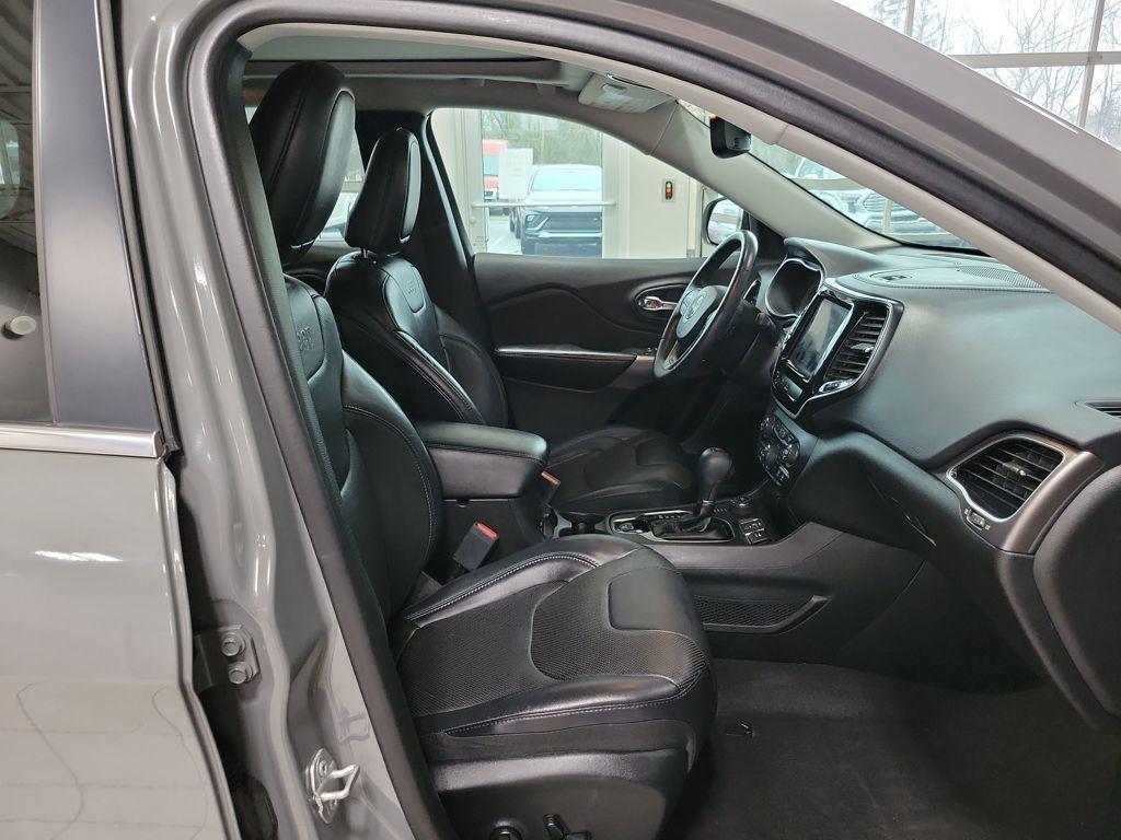 used 2019 Jeep Cherokee car, priced at $13,397