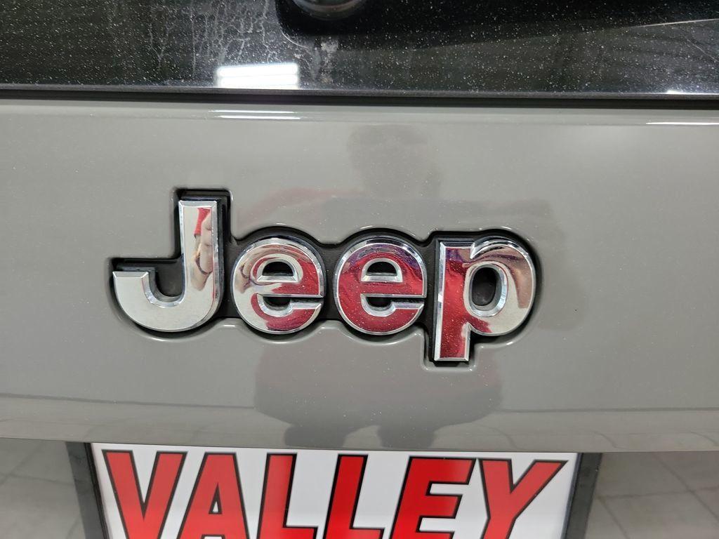used 2019 Jeep Cherokee car, priced at $13,397