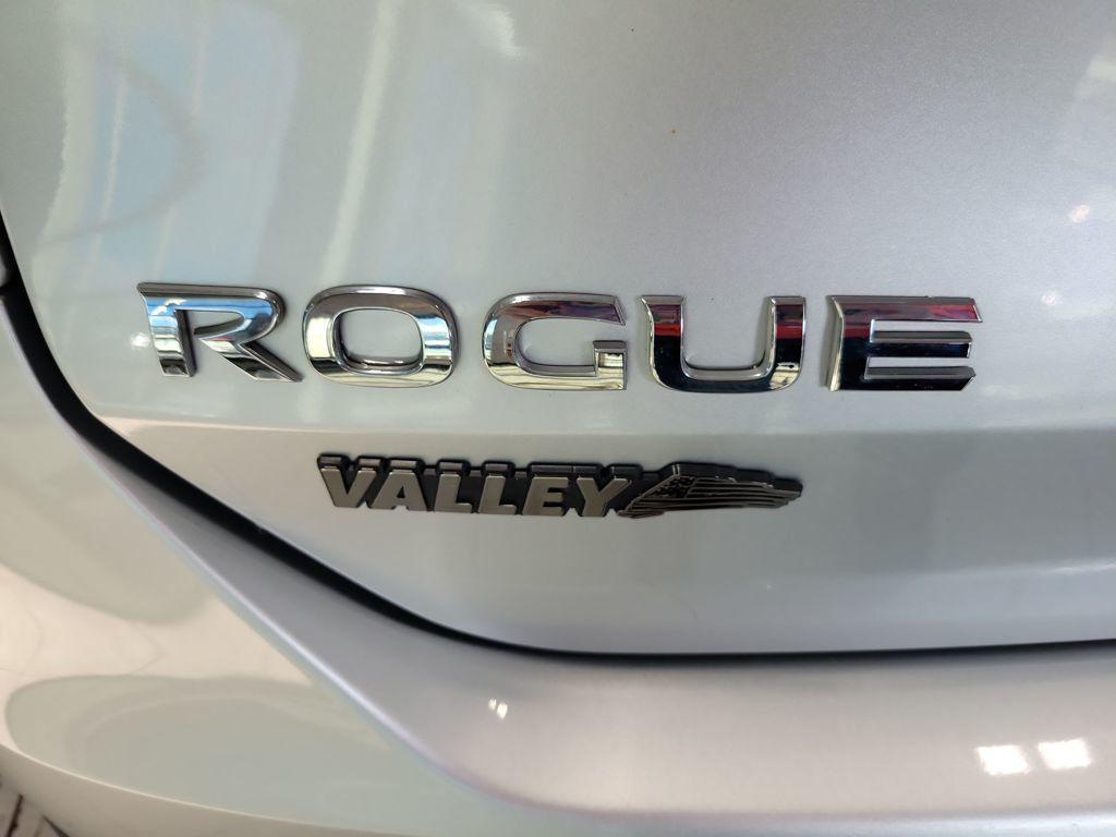 used 2015 Nissan Rogue car, priced at $9,499