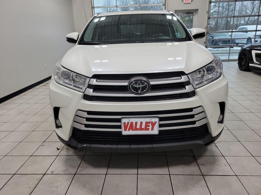 used 2019 Toyota Highlander car, priced at $25,999