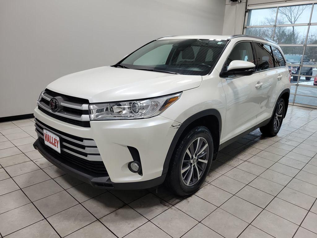 used 2019 Toyota Highlander car, priced at $25,999
