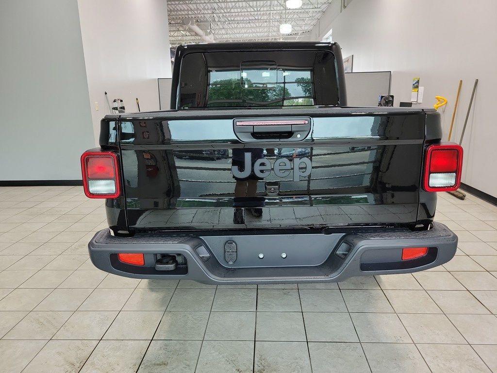 new 2025 Jeep Gladiator car, priced at $47,890