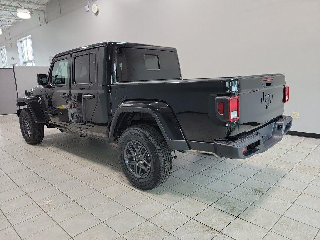 new 2025 Jeep Gladiator car, priced at $47,890