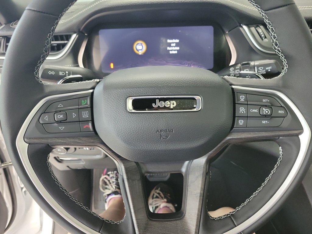 new 2025 Jeep Grand Cherokee car, priced at $45,680