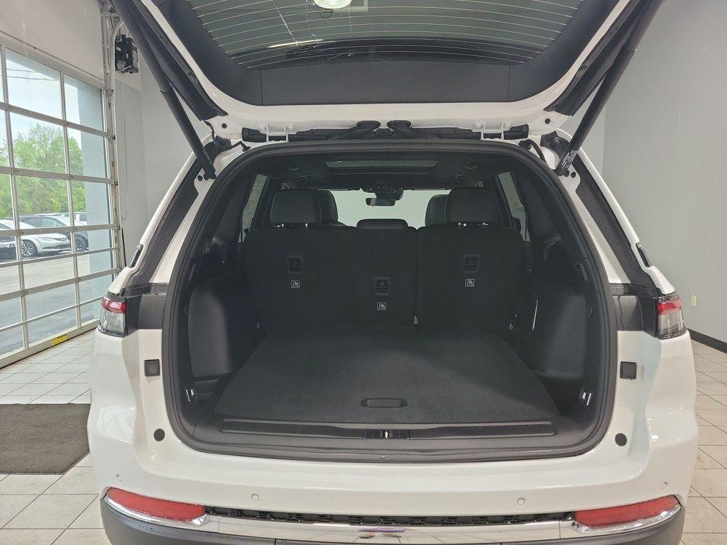 new 2025 Jeep Grand Cherokee car, priced at $45,680