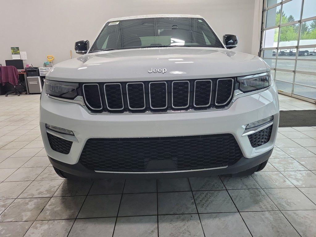 new 2025 Jeep Grand Cherokee car, priced at $45,680