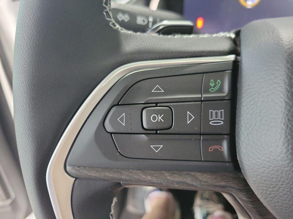 new 2025 Jeep Grand Cherokee car, priced at $45,680