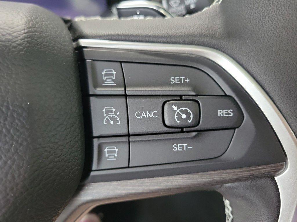 new 2025 Jeep Grand Cherokee car, priced at $45,680