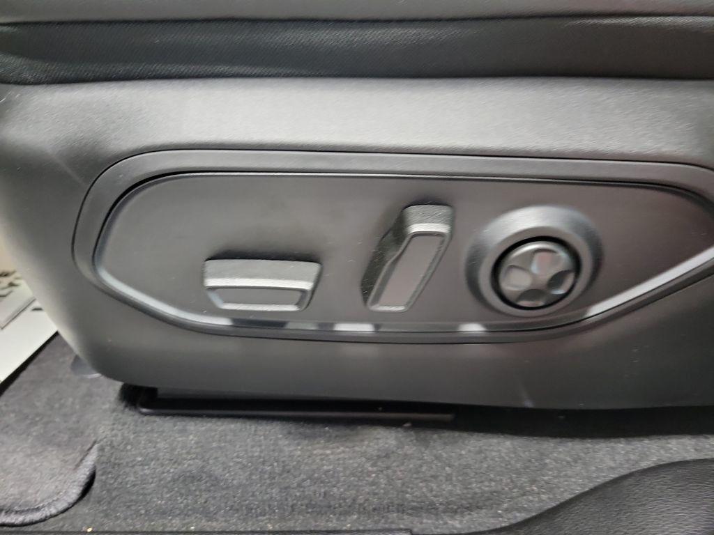 new 2025 Jeep Grand Cherokee L car, priced at $48,993