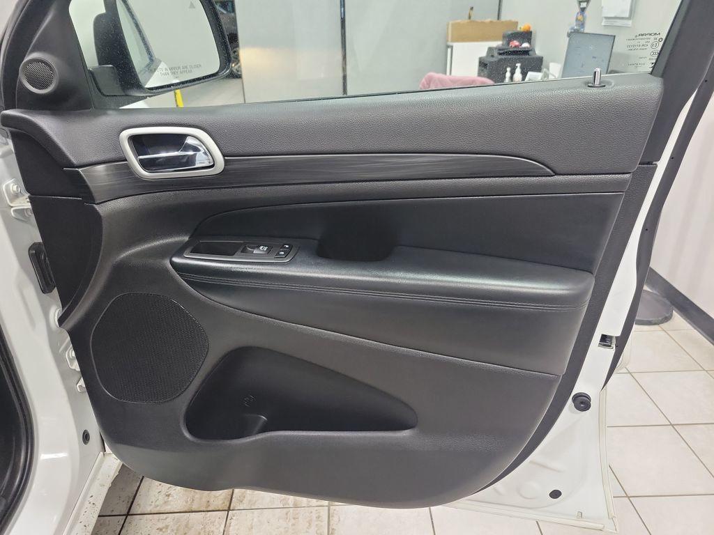 used 2021 Jeep Grand Cherokee car, priced at $17,999