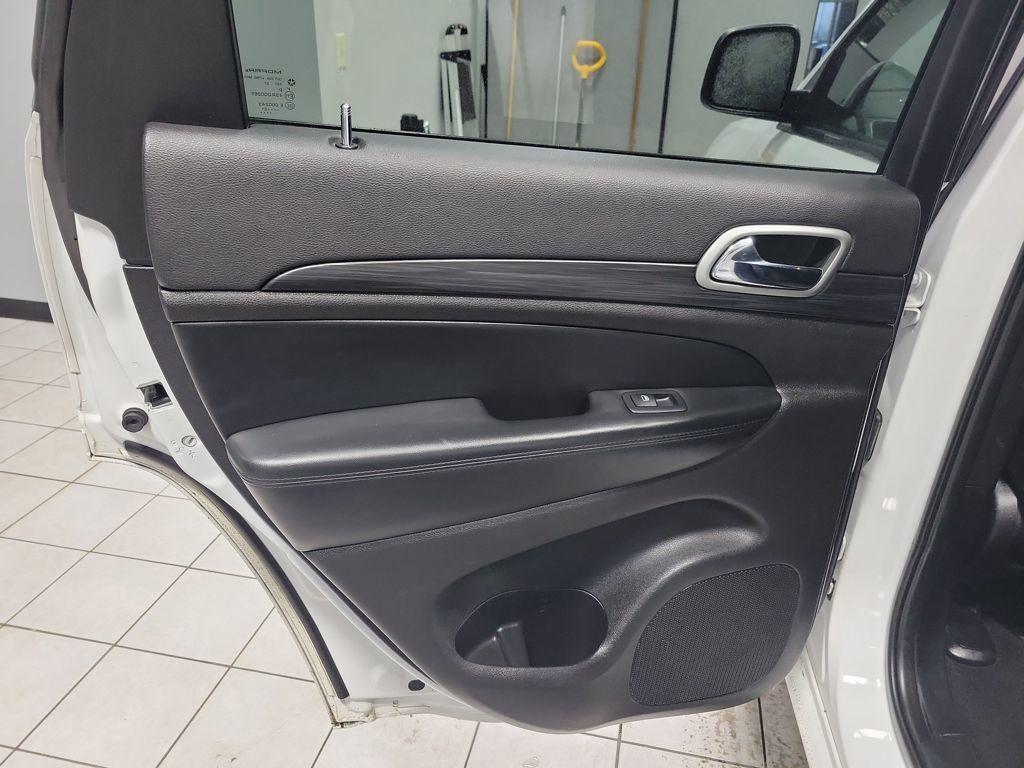 used 2021 Jeep Grand Cherokee car, priced at $17,999