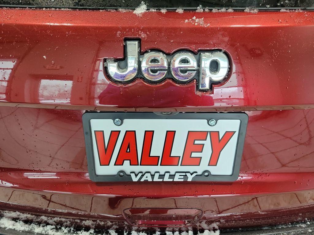 used 2022 Jeep Grand Cherokee WK car, priced at $25,499