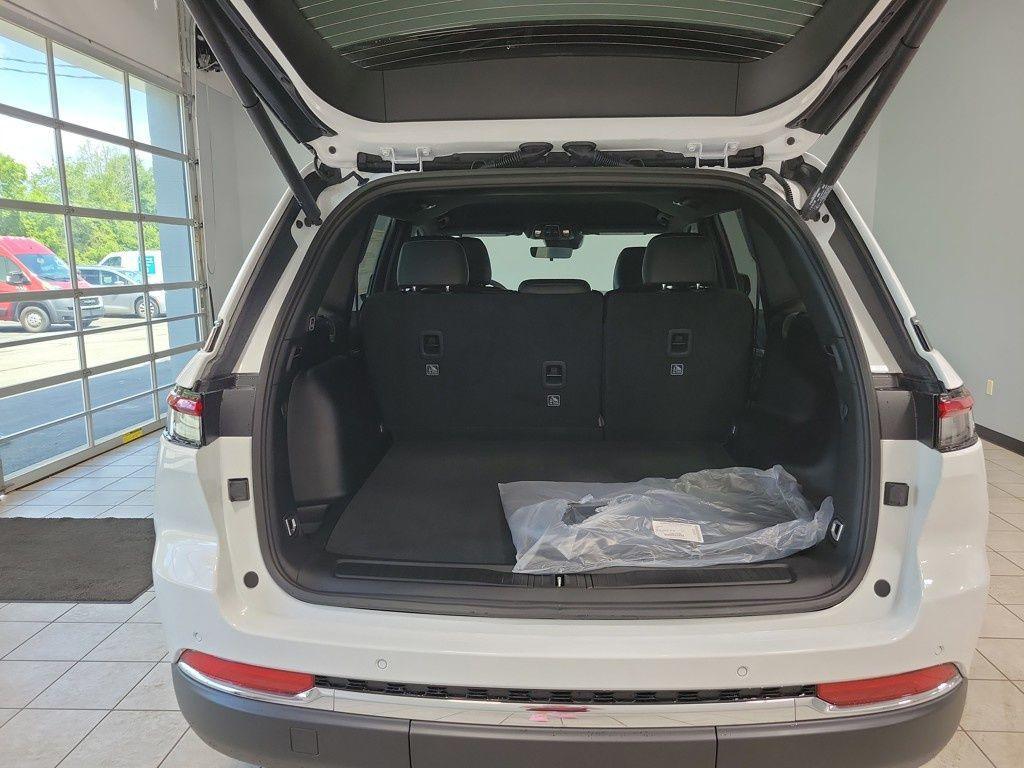 new 2025 Jeep Grand Cherokee car, priced at $39,456