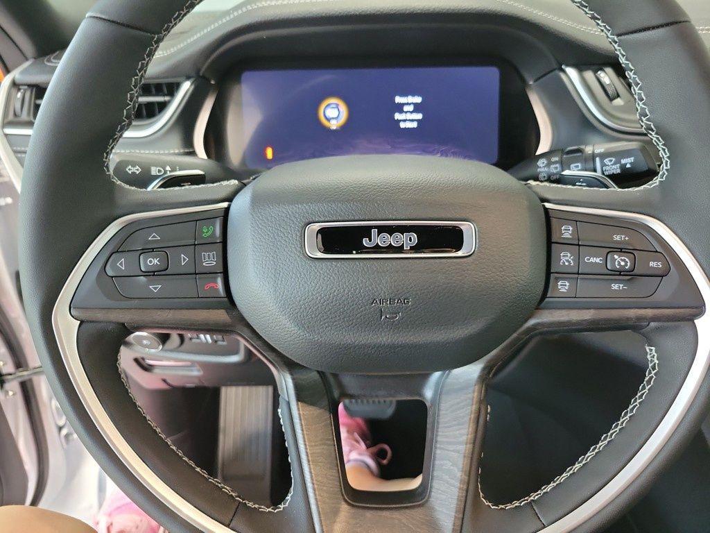 new 2025 Jeep Grand Cherokee car, priced at $39,456