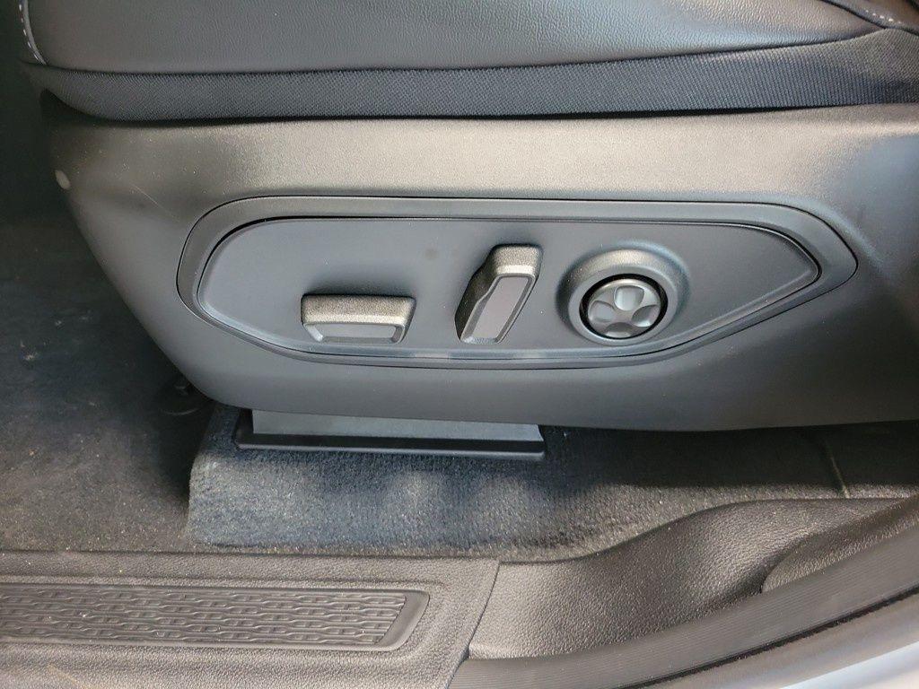 new 2025 Jeep Grand Cherokee car, priced at $39,456