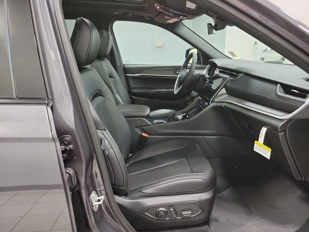 new 2025 Jeep Grand Cherokee L car, priced at $49,529