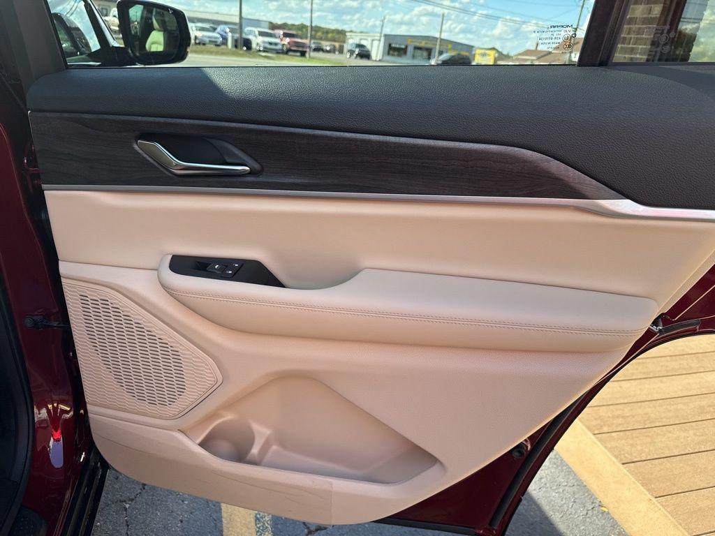 new 2025 Jeep Grand Cherokee L car, priced at $48,576