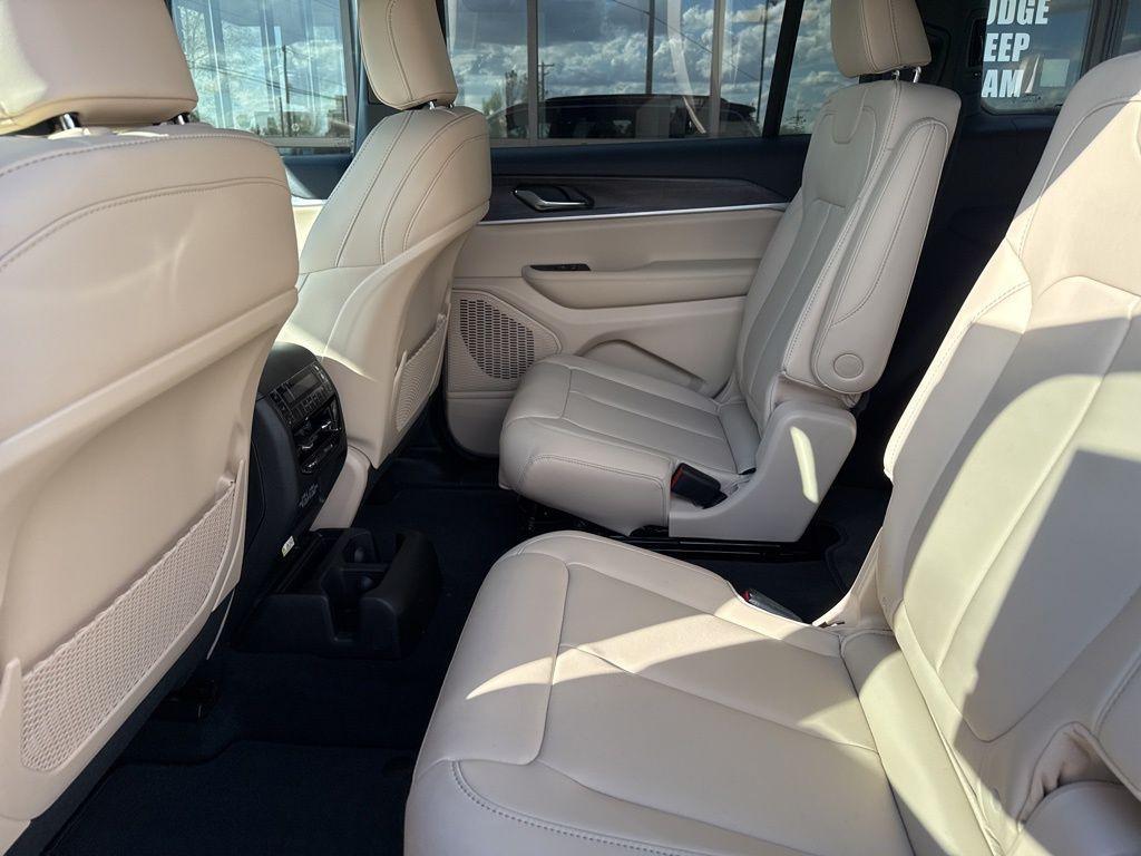 new 2025 Jeep Grand Cherokee L car, priced at $48,576