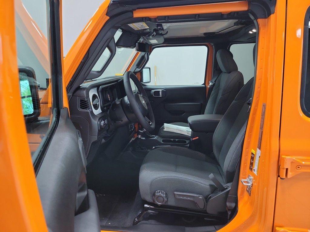 new 2025 Jeep Gladiator car, priced at $59,706
