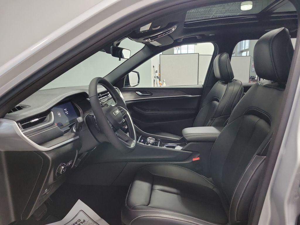 new 2025 Jeep Grand Cherokee L car, priced at $47,076