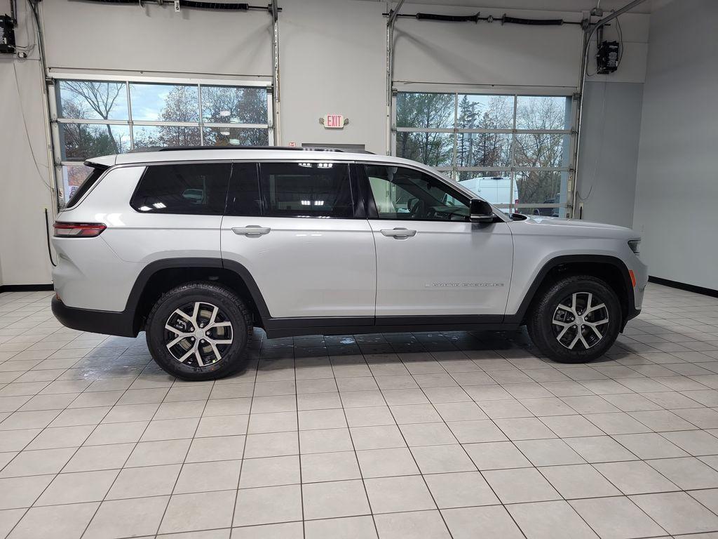 new 2025 Jeep Grand Cherokee L car, priced at $47,076