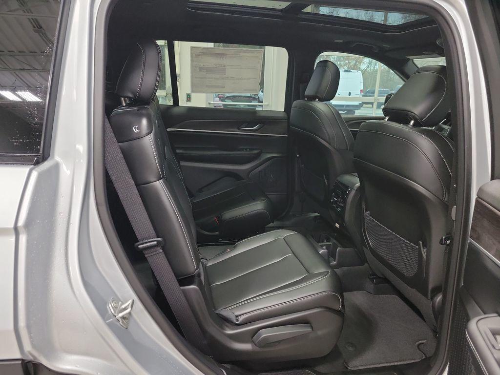 new 2025 Jeep Grand Cherokee L car, priced at $47,076