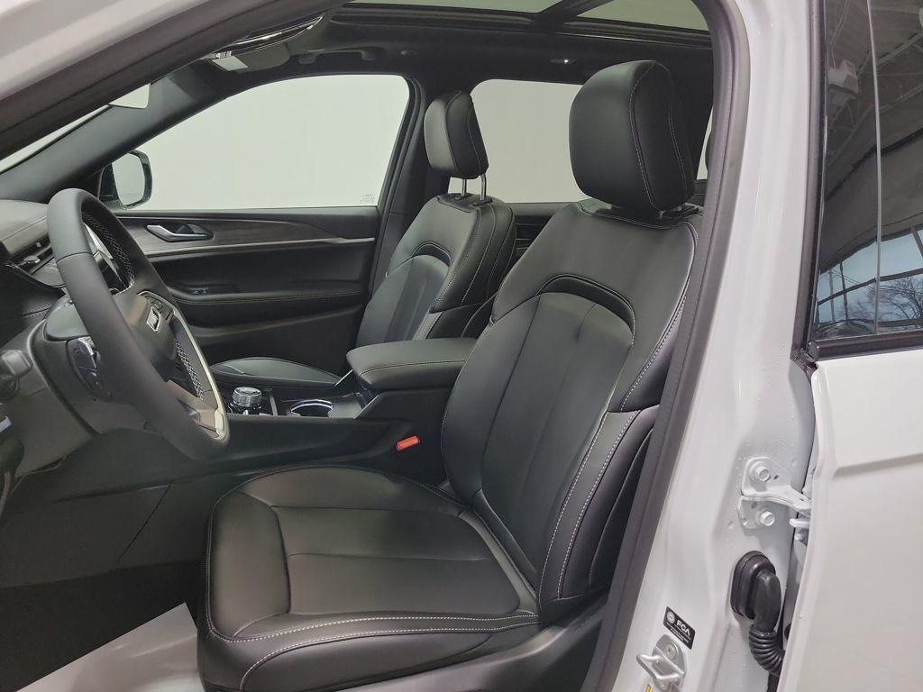 new 2026 Jeep Grand Cherokee car, priced at $50,210