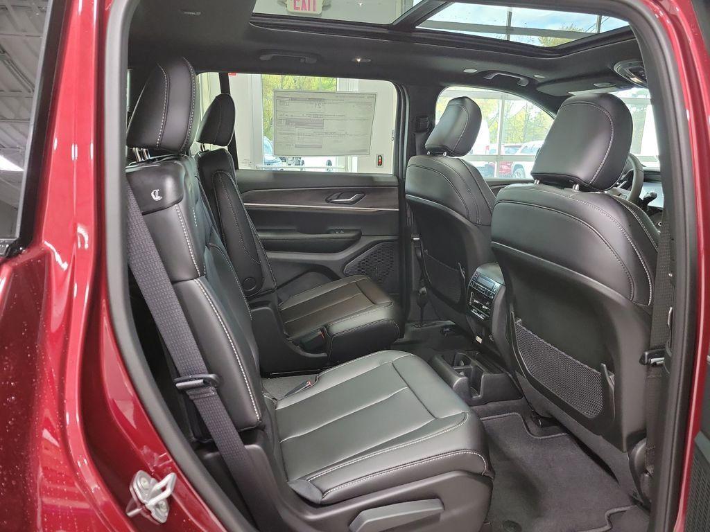 new 2025 Jeep Grand Cherokee L car, priced at $46,914