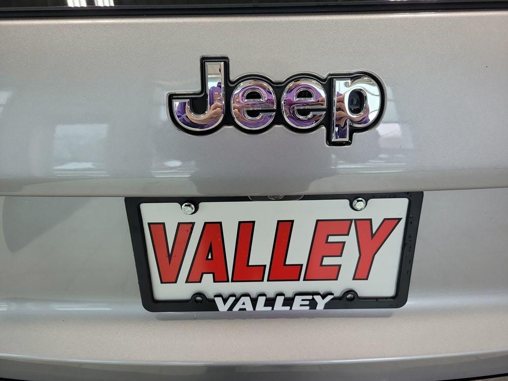 used 2021 Jeep Cherokee car, priced at $17,999