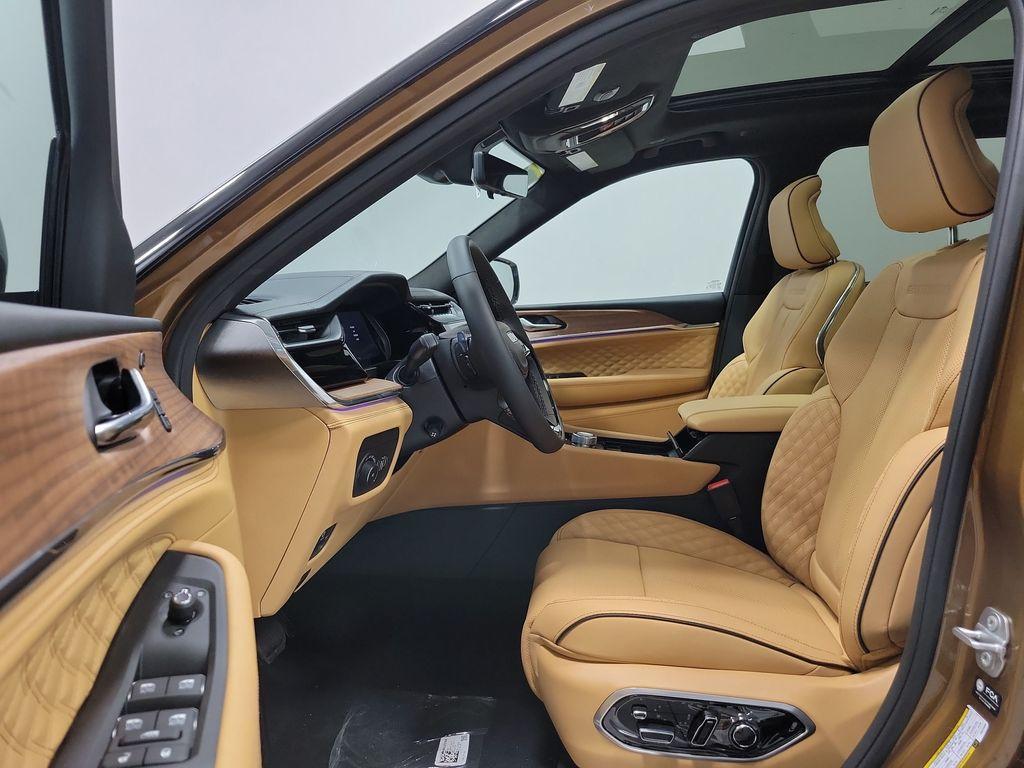 new 2026 Jeep Grand Cherokee car, priced at $57,952