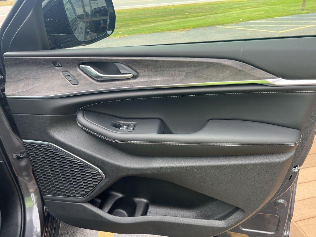 new 2025 Jeep Grand Cherokee L car, priced at $57,557