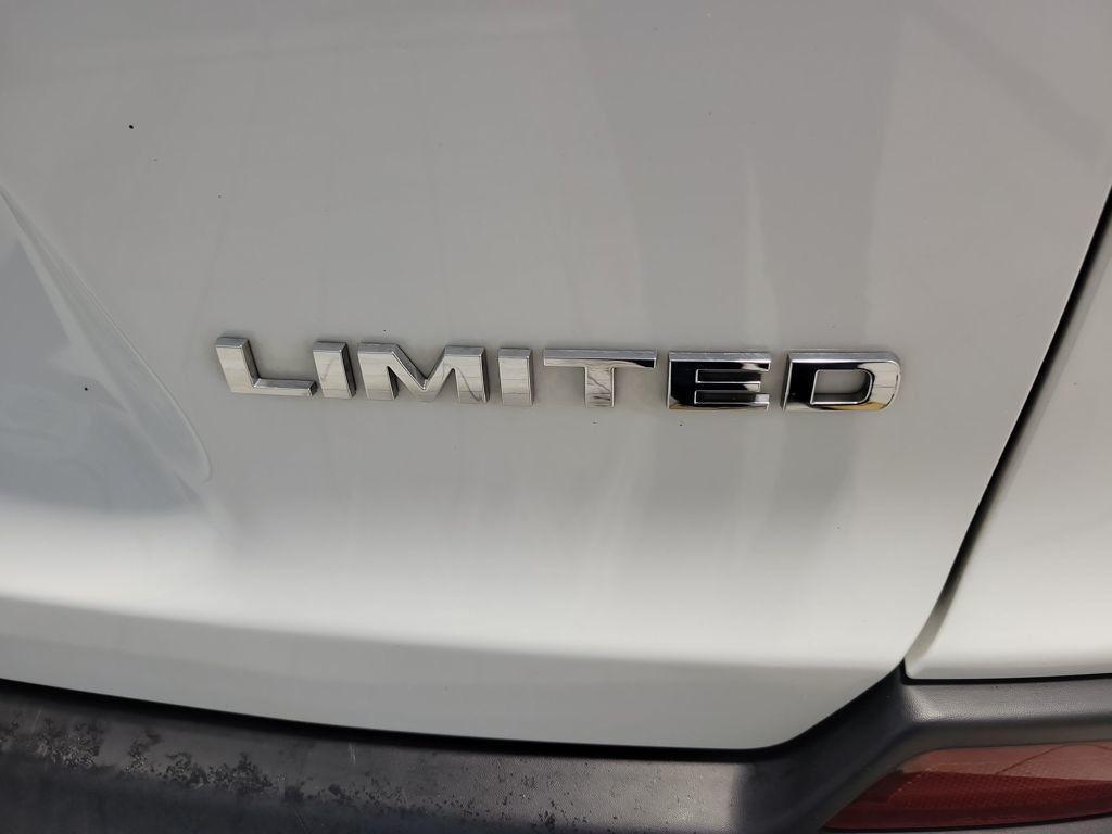 used 2019 Jeep Cherokee car, priced at $17,999