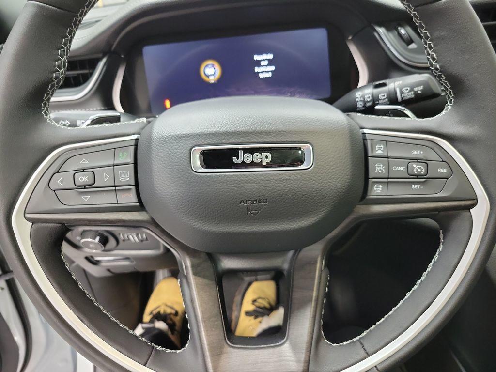 new 2025 Jeep Grand Cherokee car, priced at $49,186