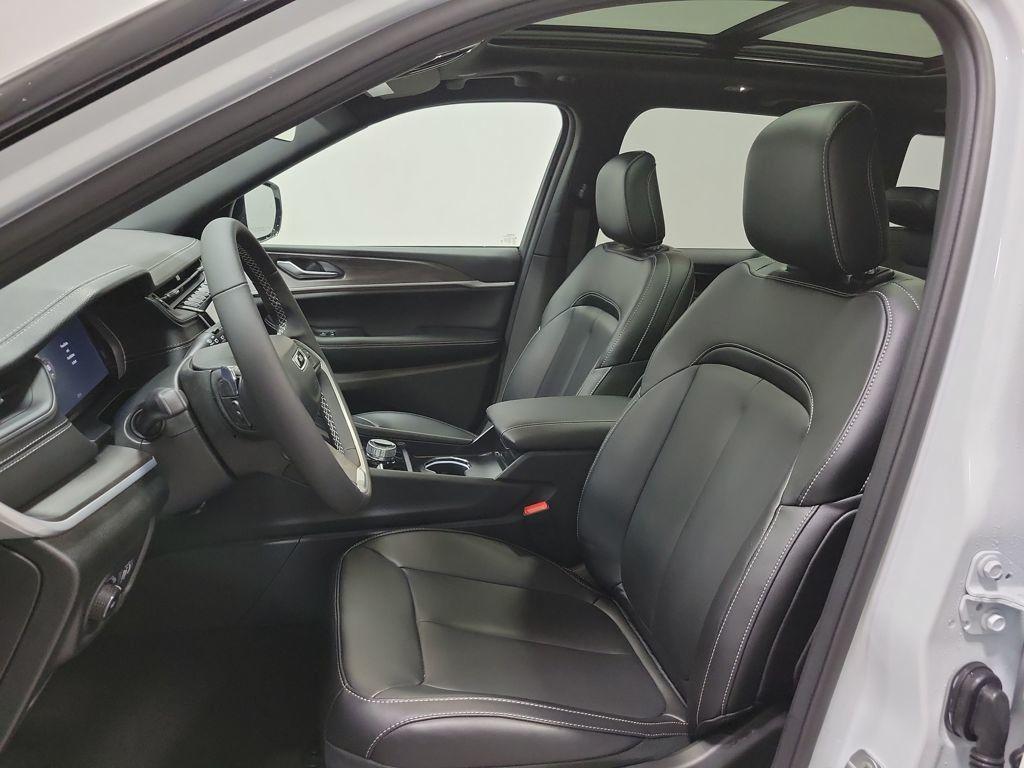 new 2025 Jeep Grand Cherokee car, priced at $49,186